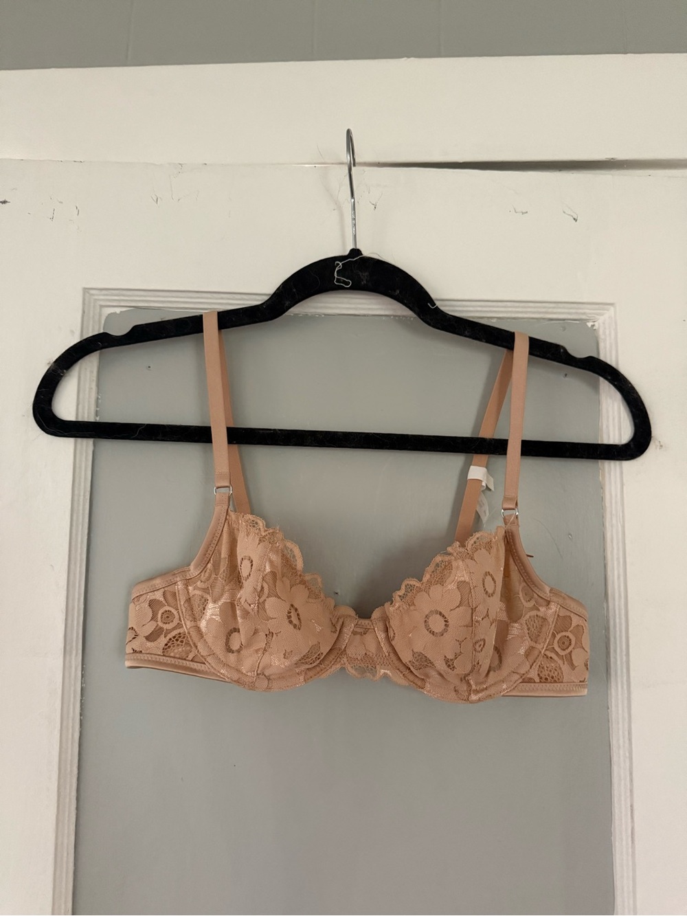 aerie Lace Underwire Bra in Beige